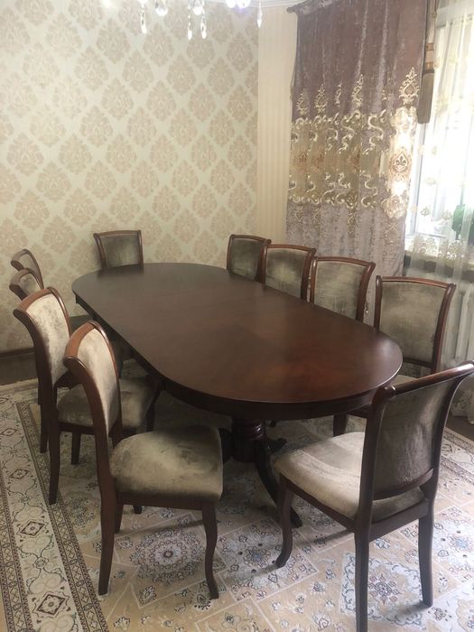 Стол и стулья. Срочно
