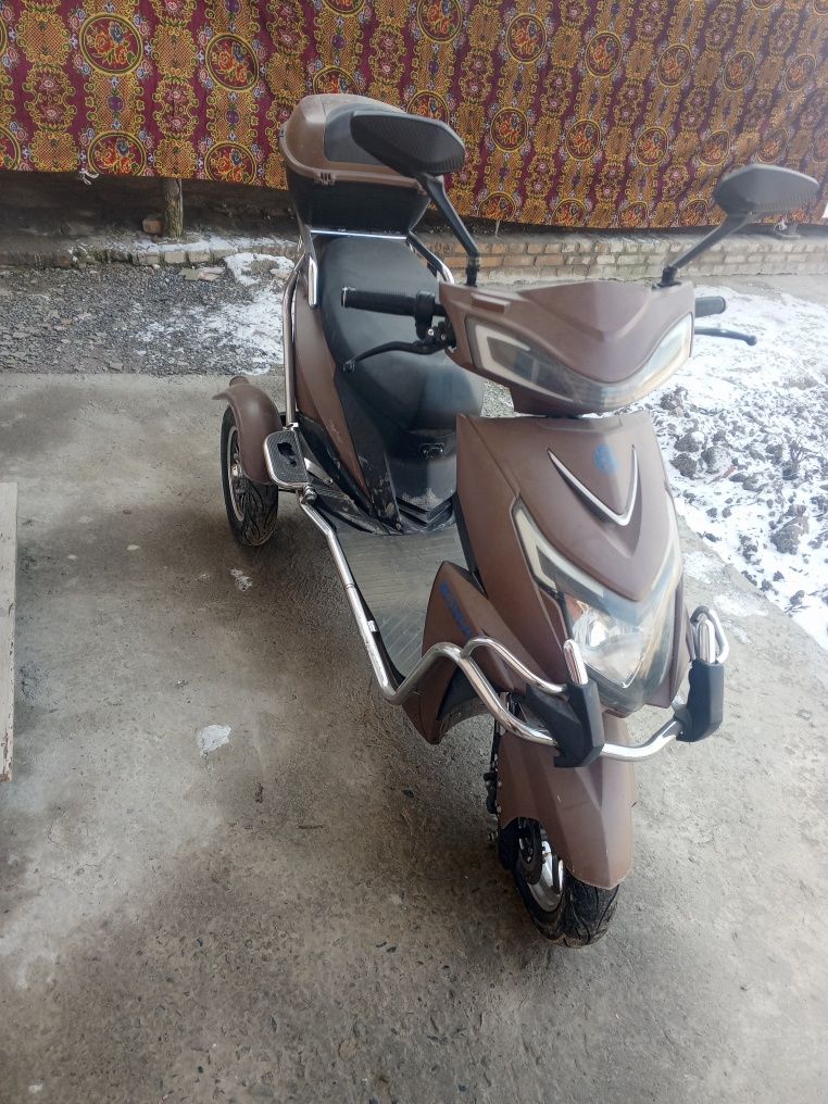 Elektra skuter 3 kalosni