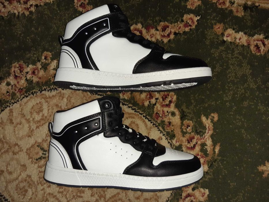 REDUCERE Sneakers adidasi noi Graceland 39