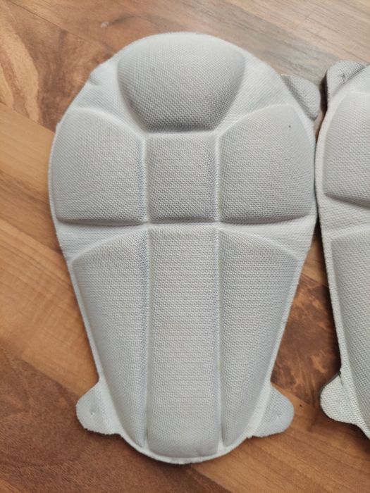 Protectii hard pentru geaca moto