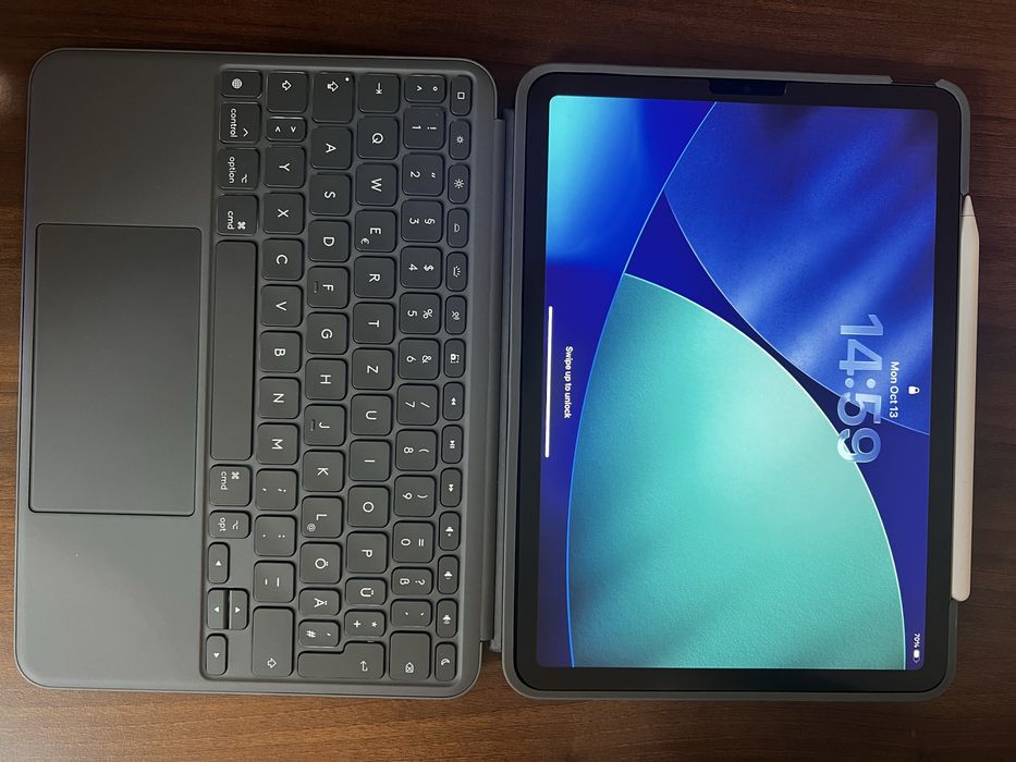 iPad Air 5 M1 Wi-Fi 64GB + Apple Pencil Gen 2 + husă Logi Combo Touch