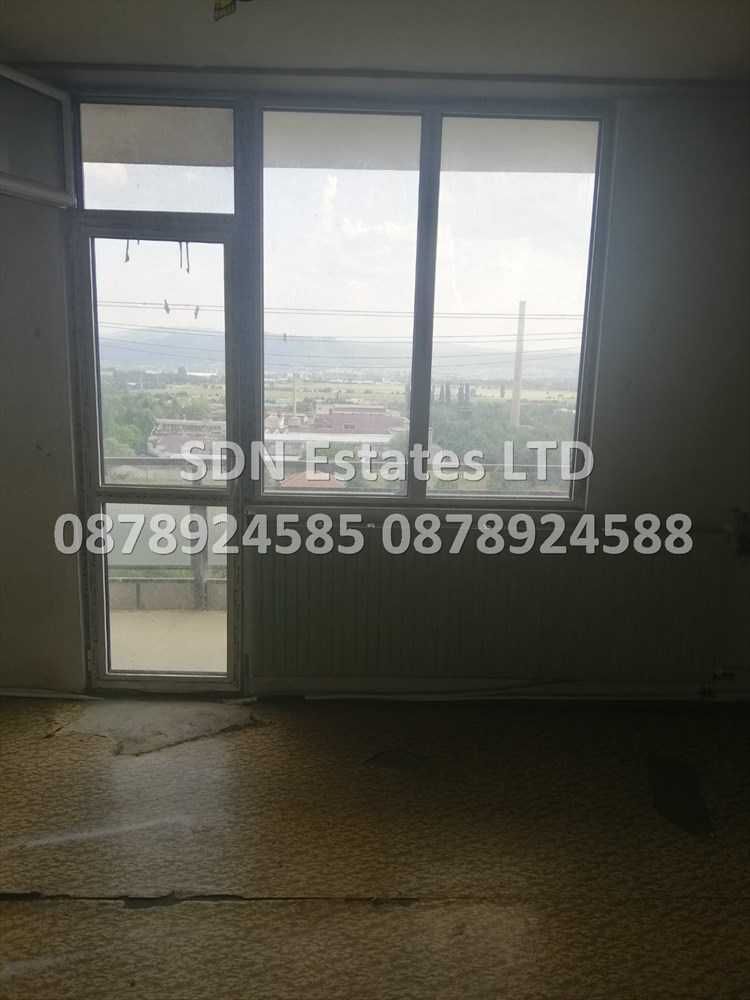 Продава се Тристаен апартамент в Казанлък - 96 кв.м за 489 €/кв.м - Снимка #2