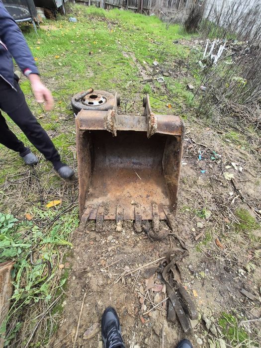 Cupe buldoexcavator caterpilar