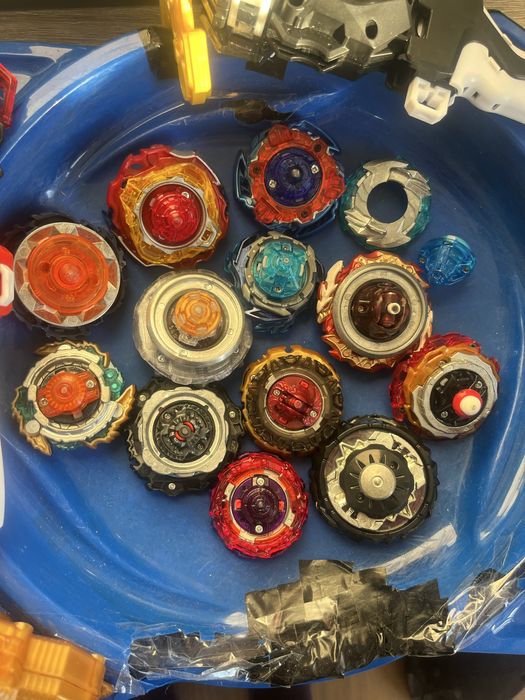 Beyblade лот много добро
