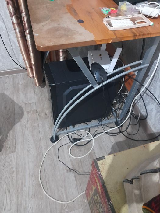 Продам компьютер стол