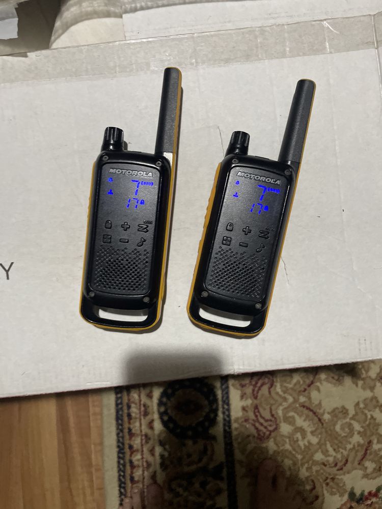 Продам рации Motorola T82 бу наличи 2 срочно!!!