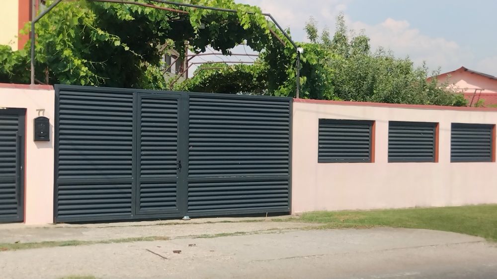 Vand garduri și porți exact după cerințele