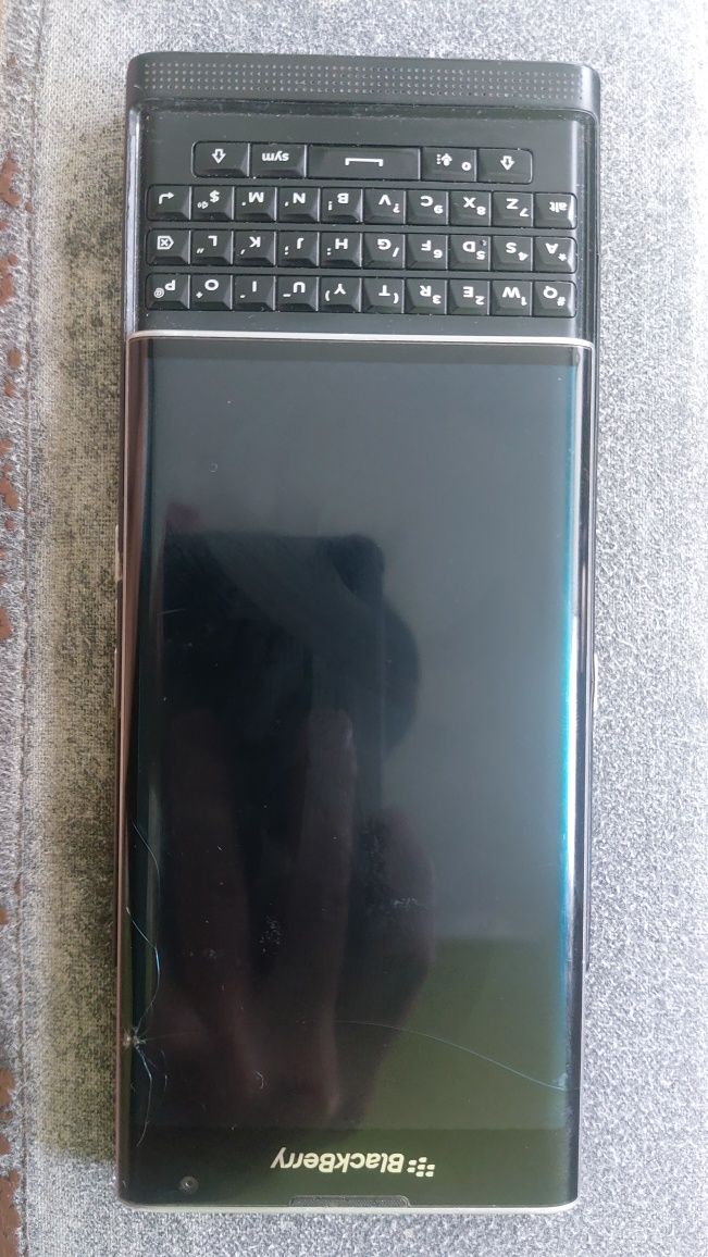 BlackBerry Ptiv 2015