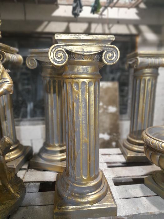 Cișmele, fantani arteziene, statui