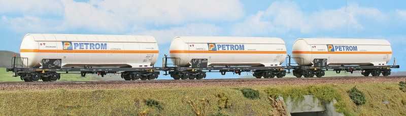 Set trei vagoane cisternă CFR PETROM Amintiri Feroviare 35002 Nou H0