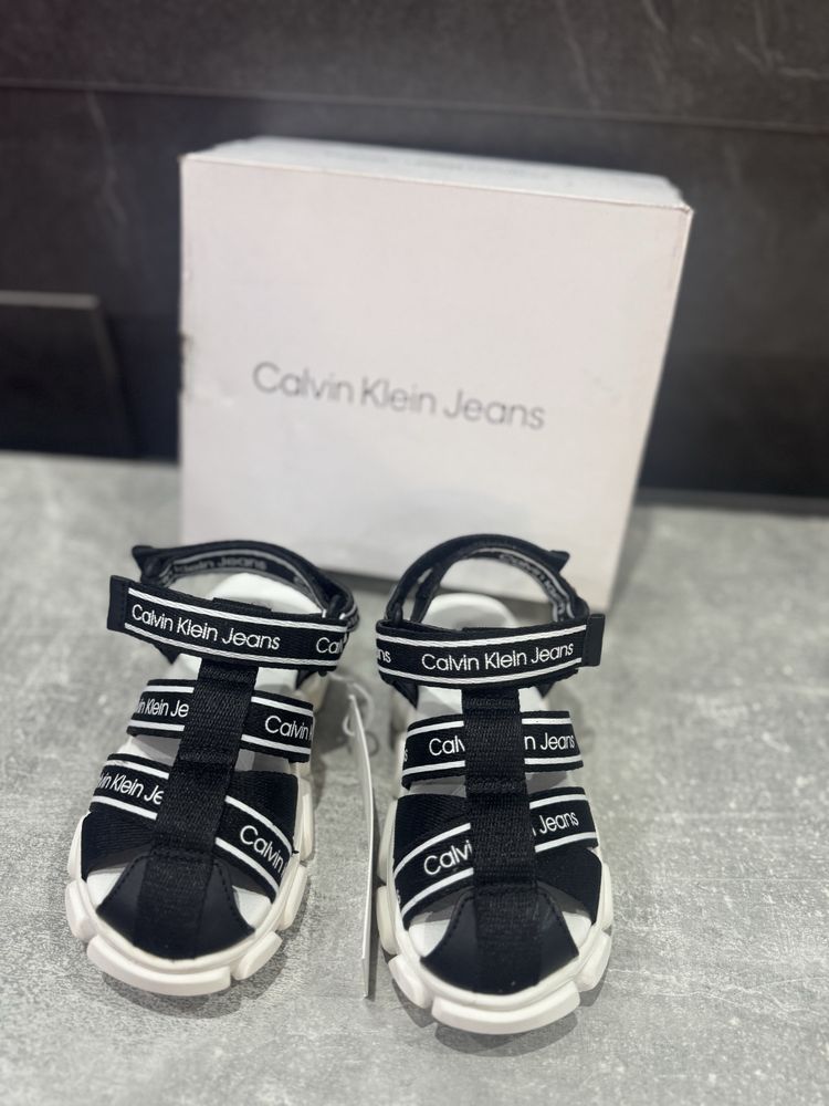 Чисто нови сандали Calvin Klein