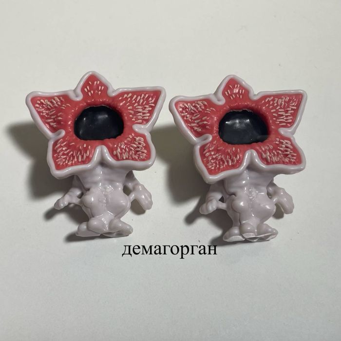 Фигурки киндер joy «Очень странные дела»