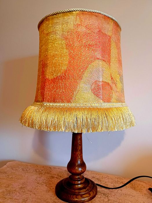 Нощна лампа с ръчно направен абажур