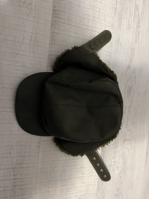 Vand caciula cu urechi de blana