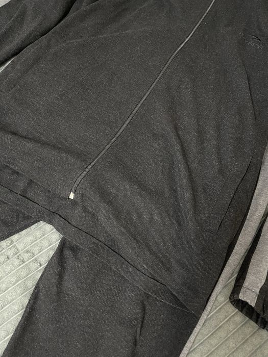 Отдам муж спортивный костюм за шоколадку