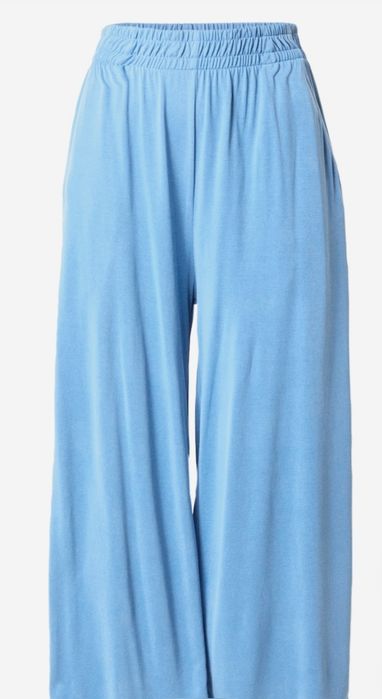 Victoria, pantaloni evazați