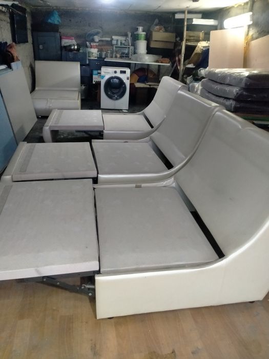 Мягкий уголок,С кресломи,почти новая