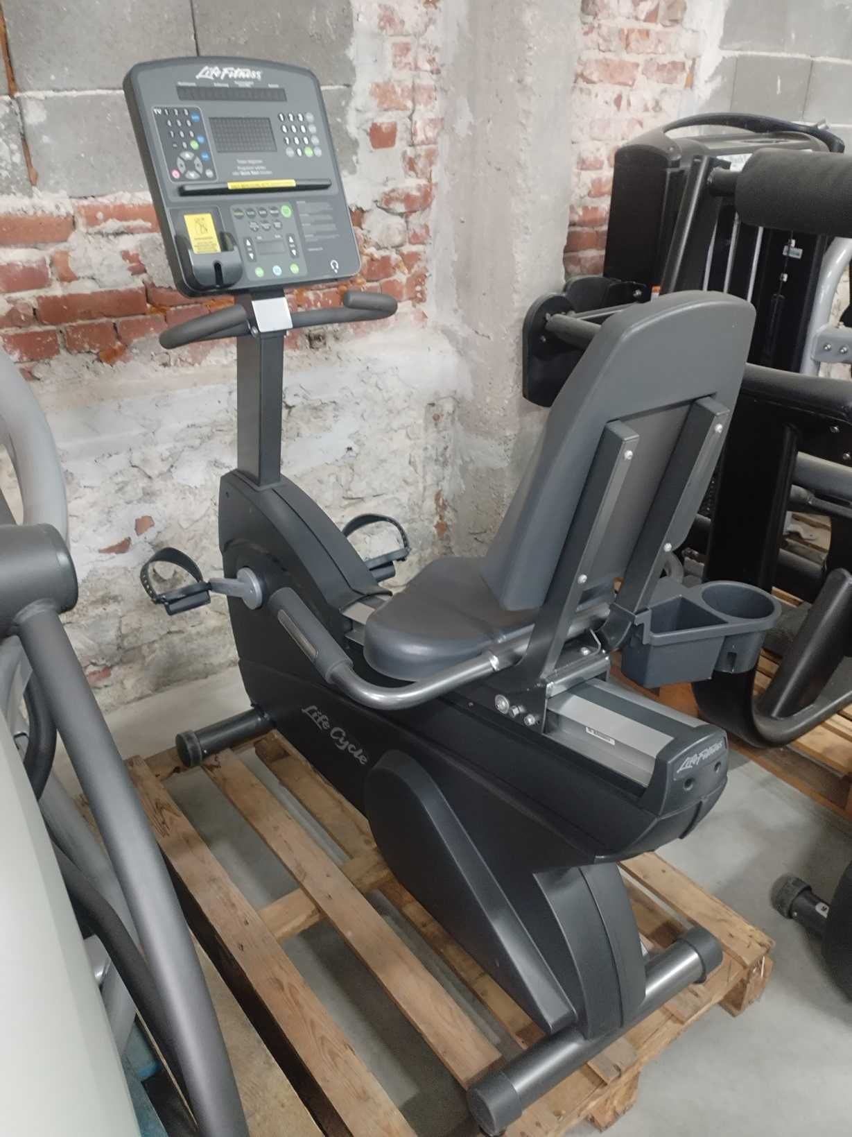 Life Fitness Integrity Series Recumbent Bike