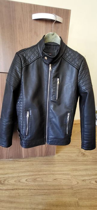 кожено яке момче