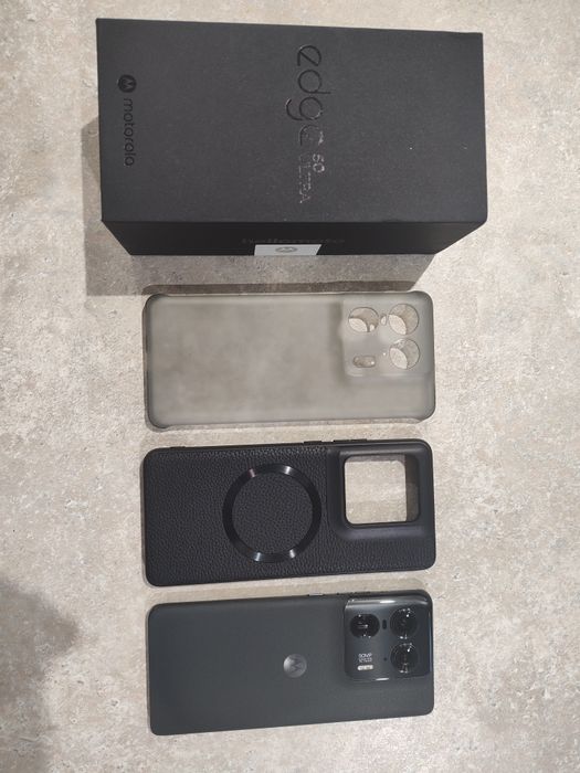 Vând/schimb Motorola Edge 50 Ultra, 16/1TB, full, impecabil,garanție.