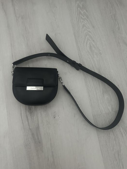 Calvin Klein дамска чанта от естествена кожа