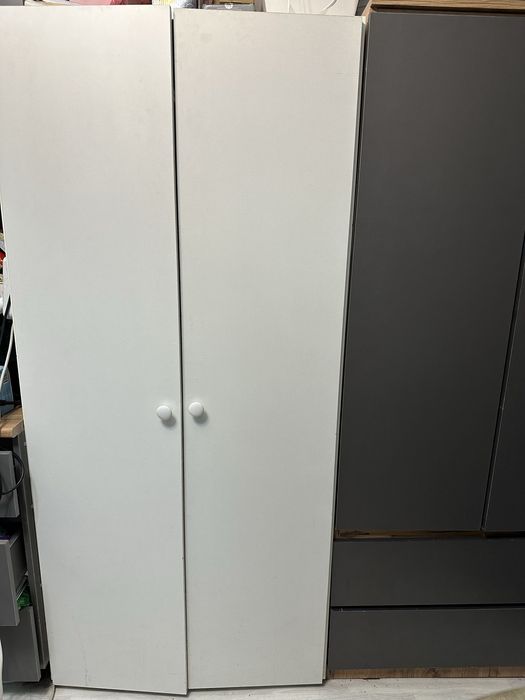 Продам шкафы . 2 шкафа, практически новые, в поекрасном состоянии.