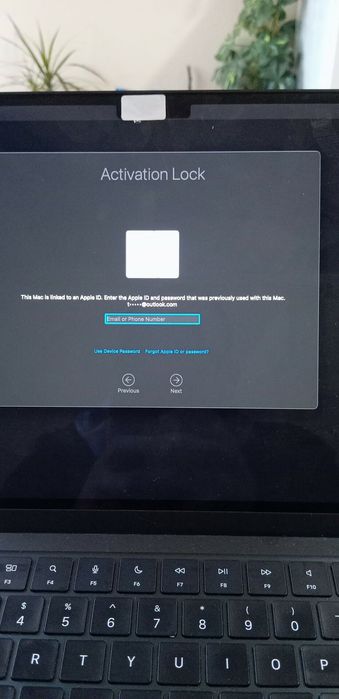 Macbook air M2 заключен