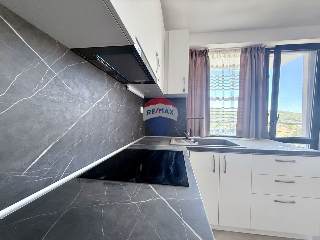 Панорамен апартамент с две спални за продажба, кв. Виница, гр. Варна,