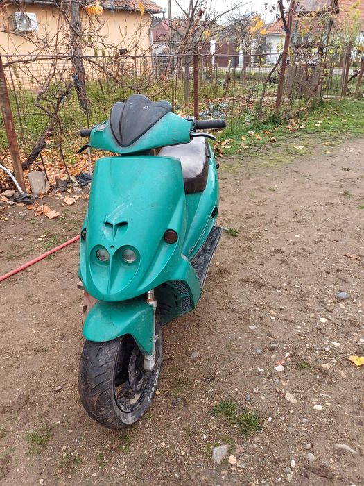 Vand scuter malaguti f 12 de 50cc 800 de leii