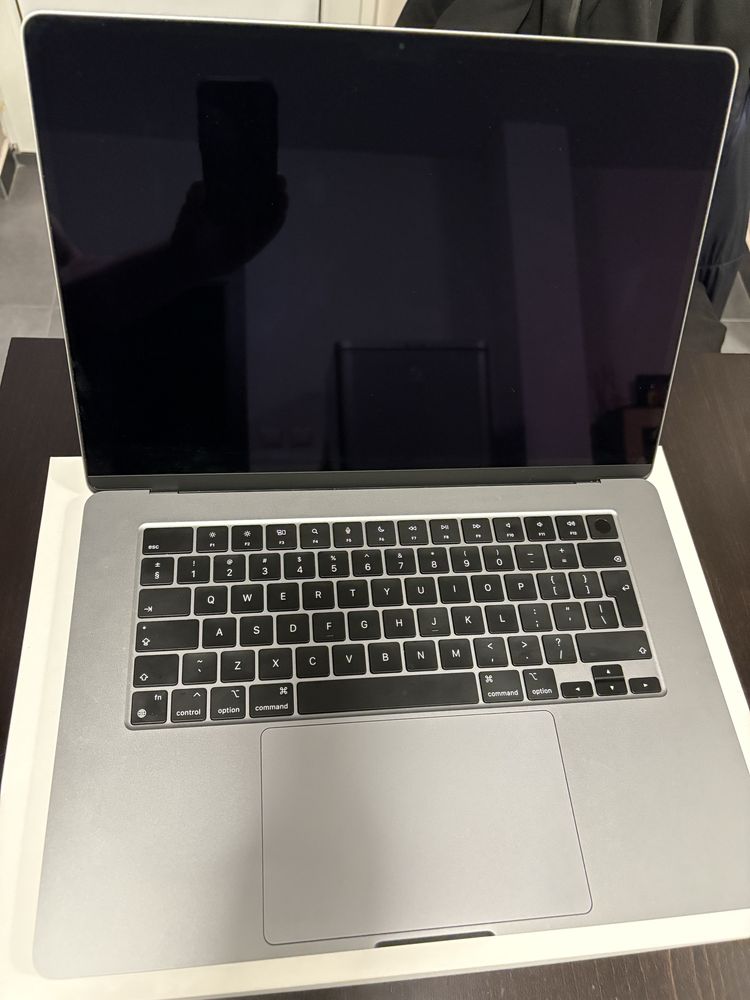 MacBook Air M3 чип с Гаранция - 15 инчов модел 2024