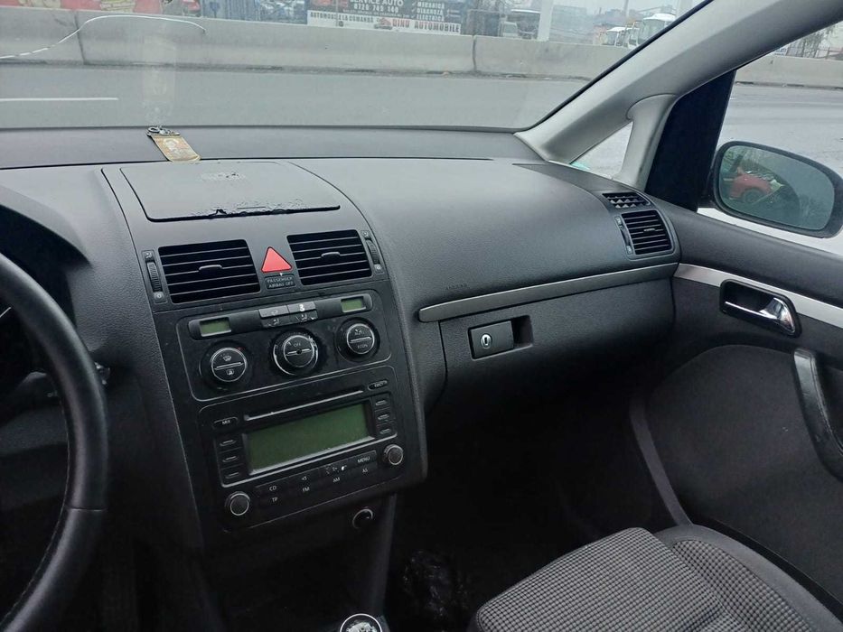 Volkswagen Touran 2.0 TDI (136 CP) 2004, 7 locuri