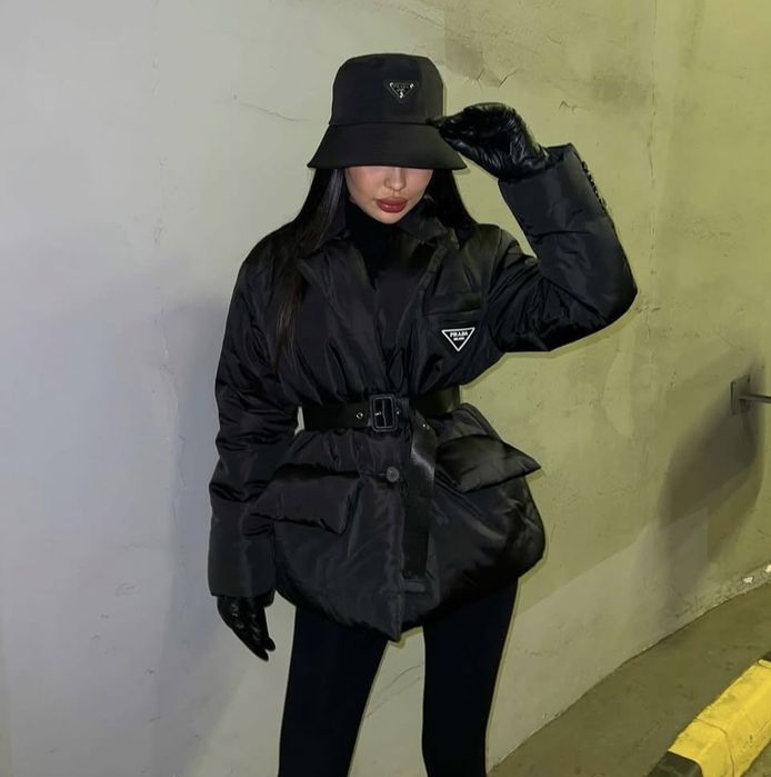 Продается куртка черная