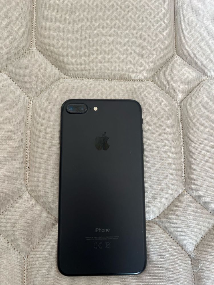 iPhone 7+ 128 gb почти новый