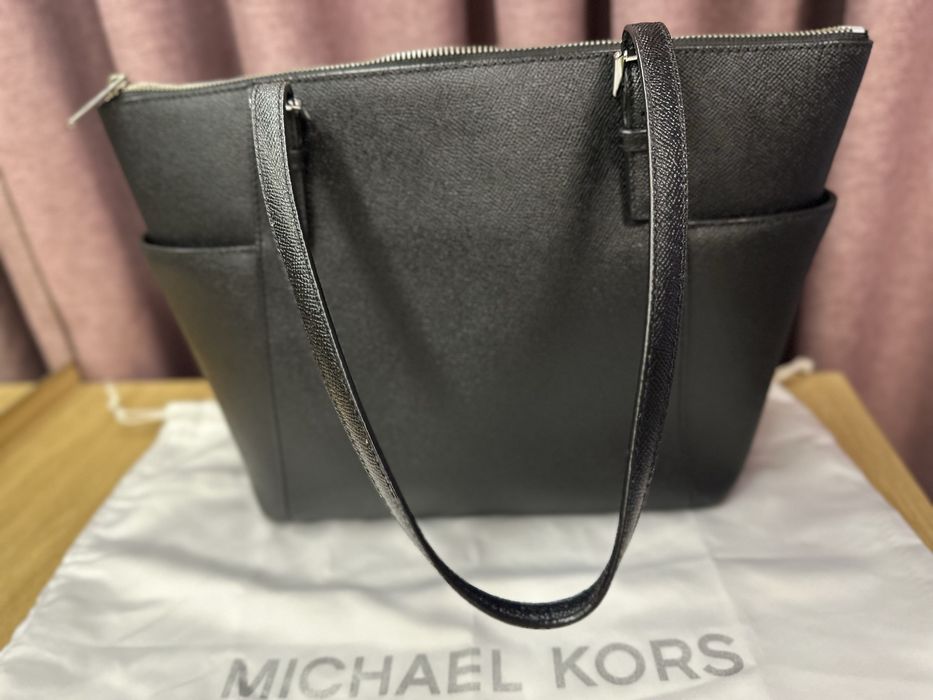 Оригинална черна чанта Michael Kors