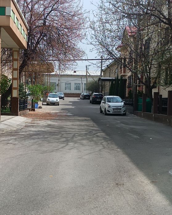 Olmozor Moyqorgon Elitniy maxalada 6 sotu 20/30 fasad Uchaska srochniy