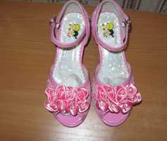 Продам розовые туфли на девочку по стельке 21 см