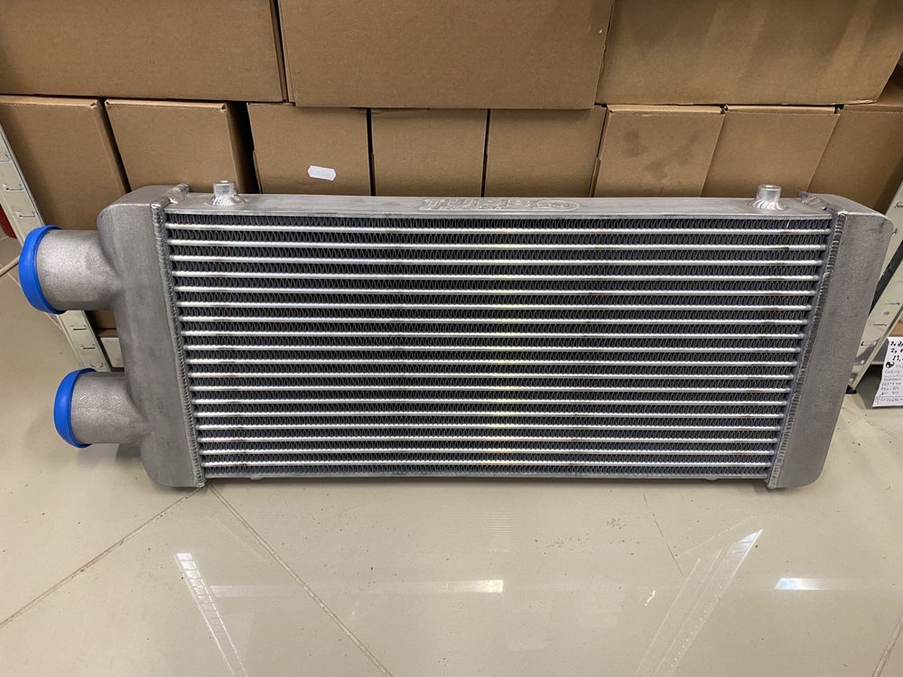 TurboWorks универсален интеркулер Intercooler 600х300х76 едностранен