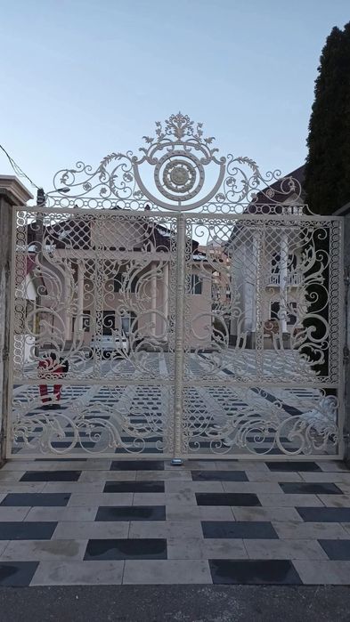 Porți și garduri din fier forjat