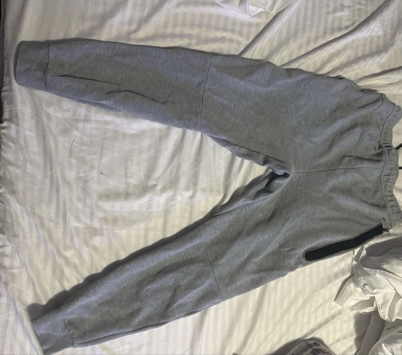 Pantaloni Nike Tech