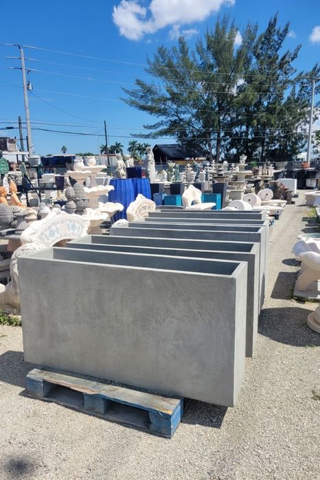 Jardiniere din  beton