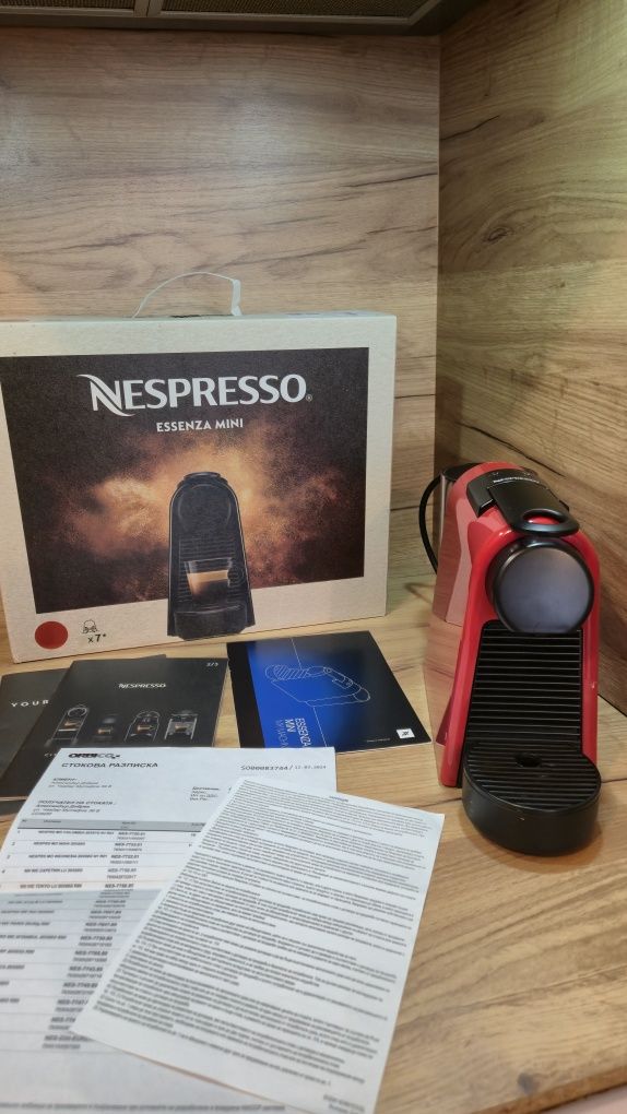 Кафемашина с капсули Nespresso Essenza Mini
