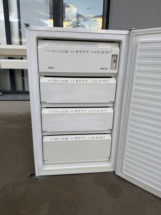 Малък фризер 4 чекмеджета АЕГ