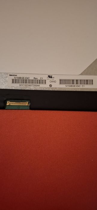 Vând display  laptop  slim