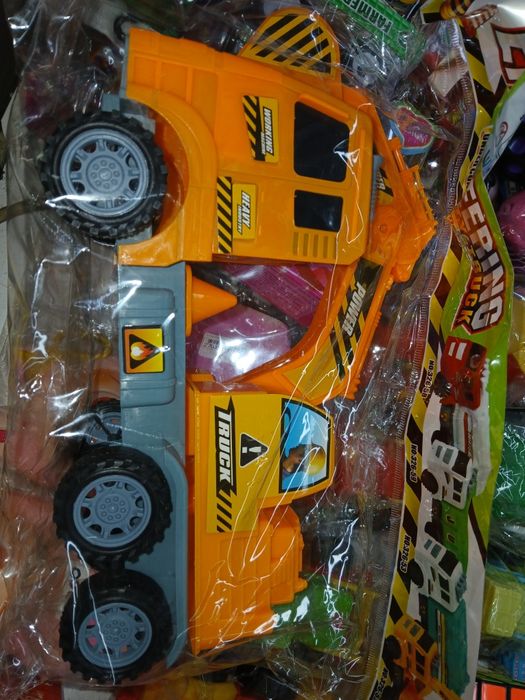 Продам! Новый.  Игрушки.  Трактор