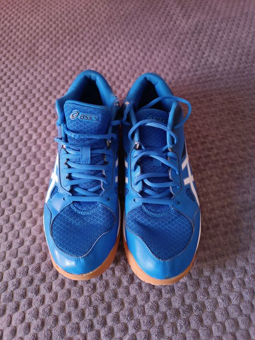 Маратонки и бутонки  NIKE и Converse