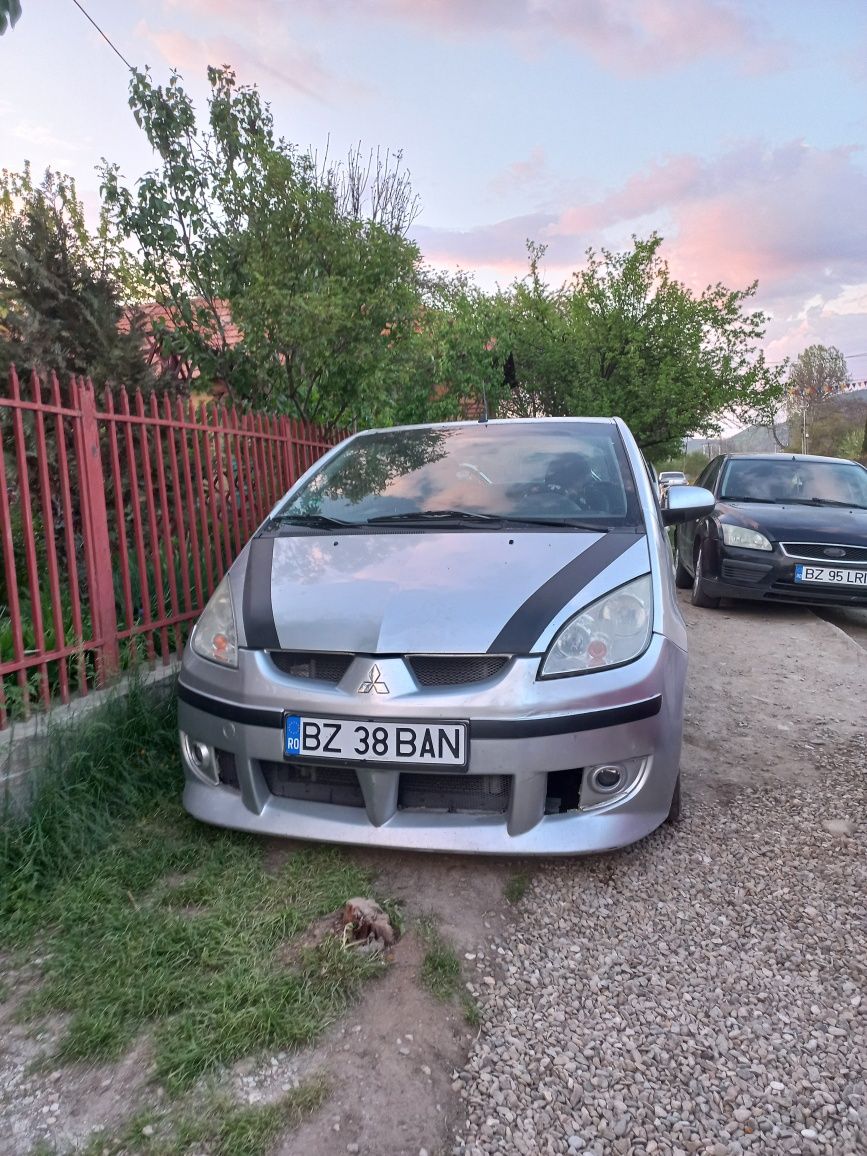 Vând sau schimb două masini cu carosată