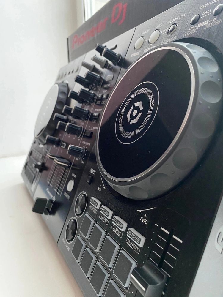 Продам диджей пульт pioneer DDJ-400