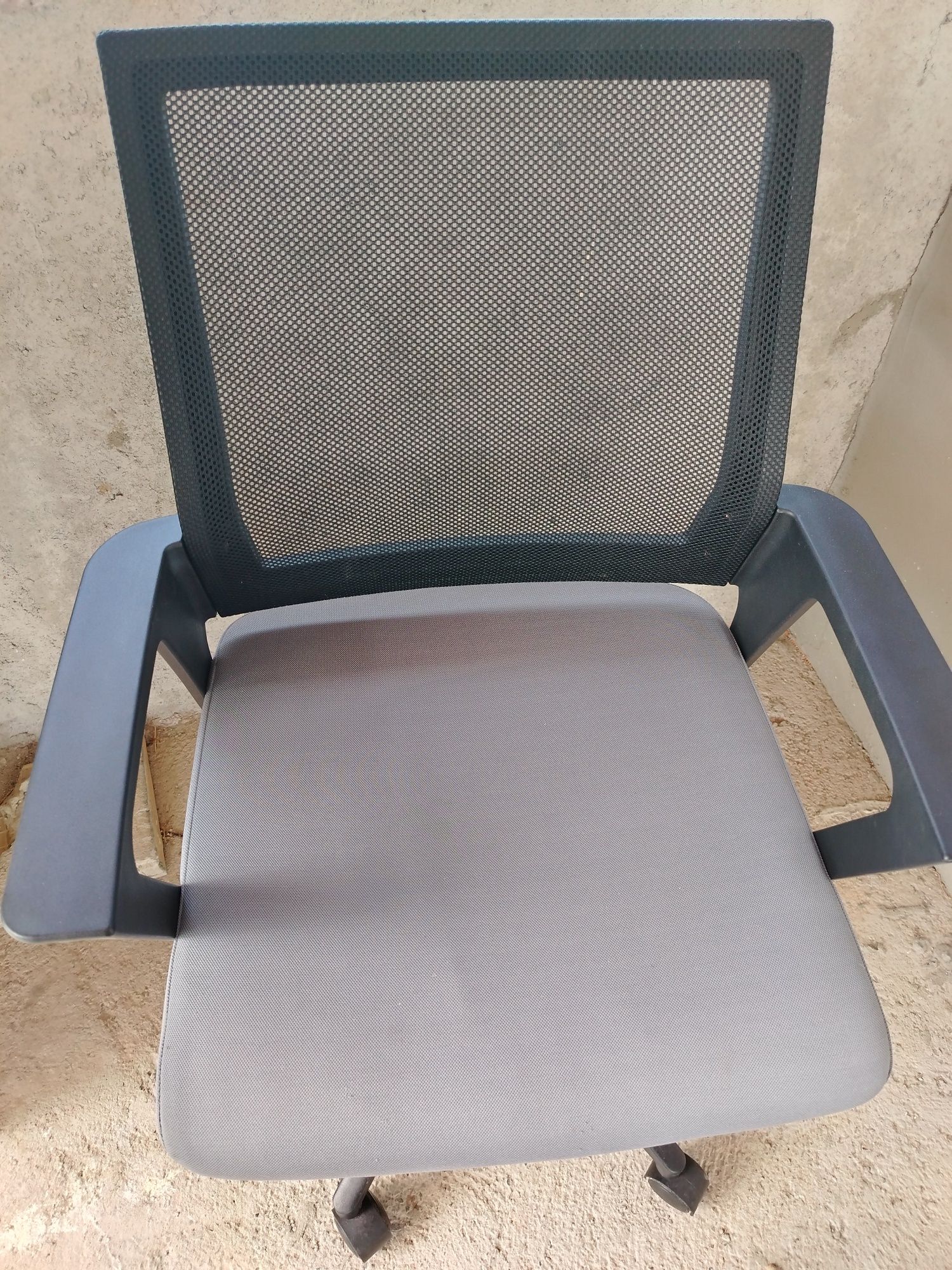 Scaun de birou rotativ