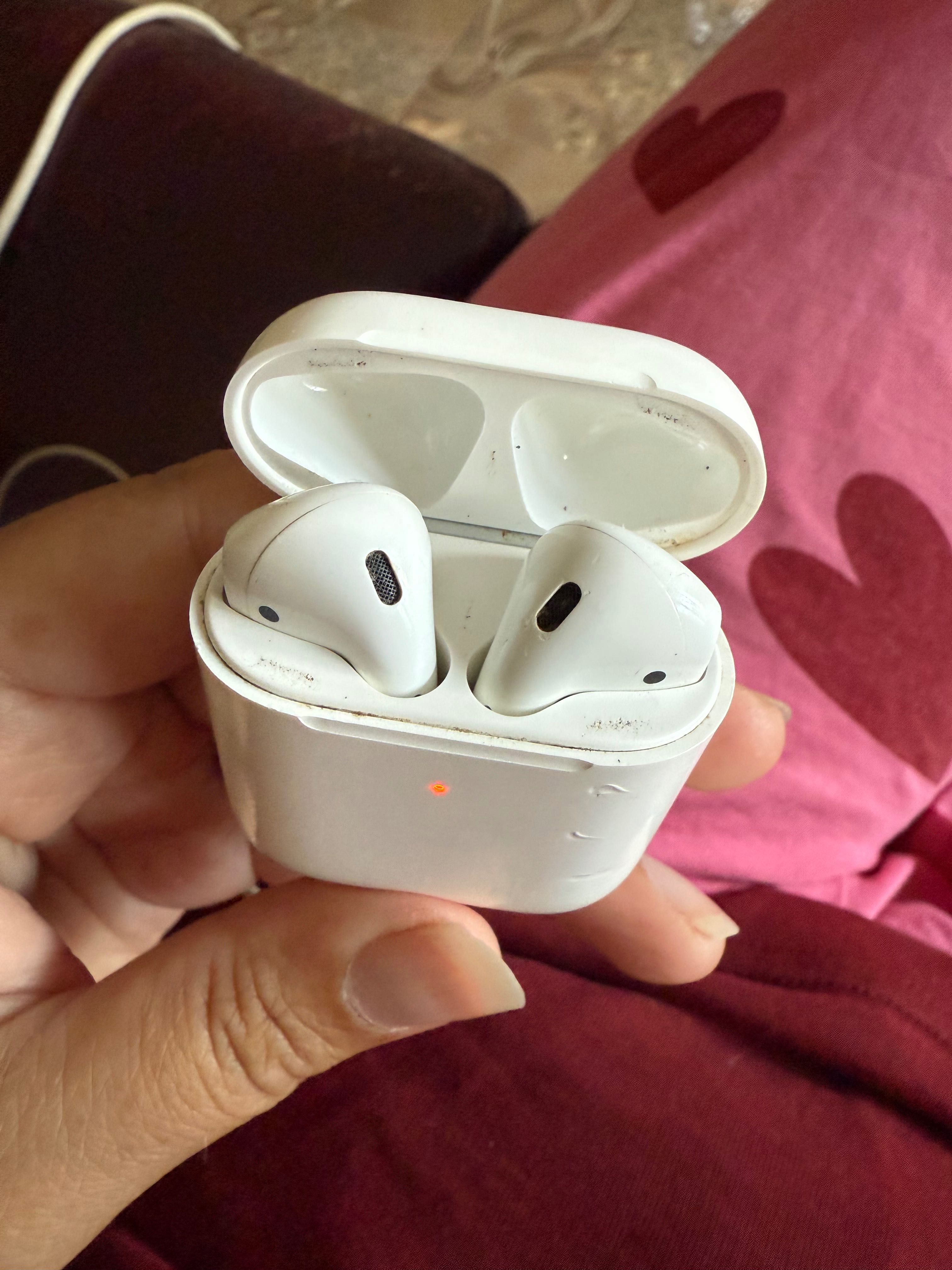 Продаю наушники оригинал Apple AirPods