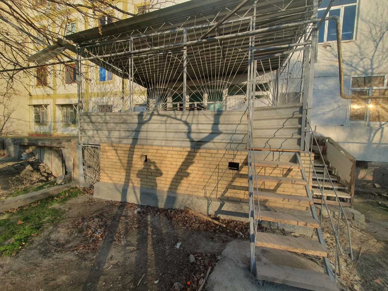 Продается двухкомнатная квартира на 1 этаже.